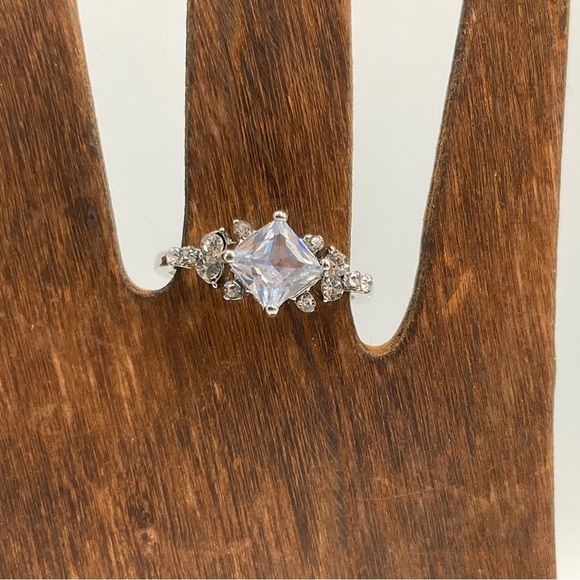 Rhinestone Ring Size 7 Clear Crystal Silver Plated Wedding Jewelry Promise Gift - Picture 2 of 7